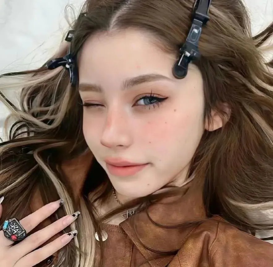与赫夫晚餐